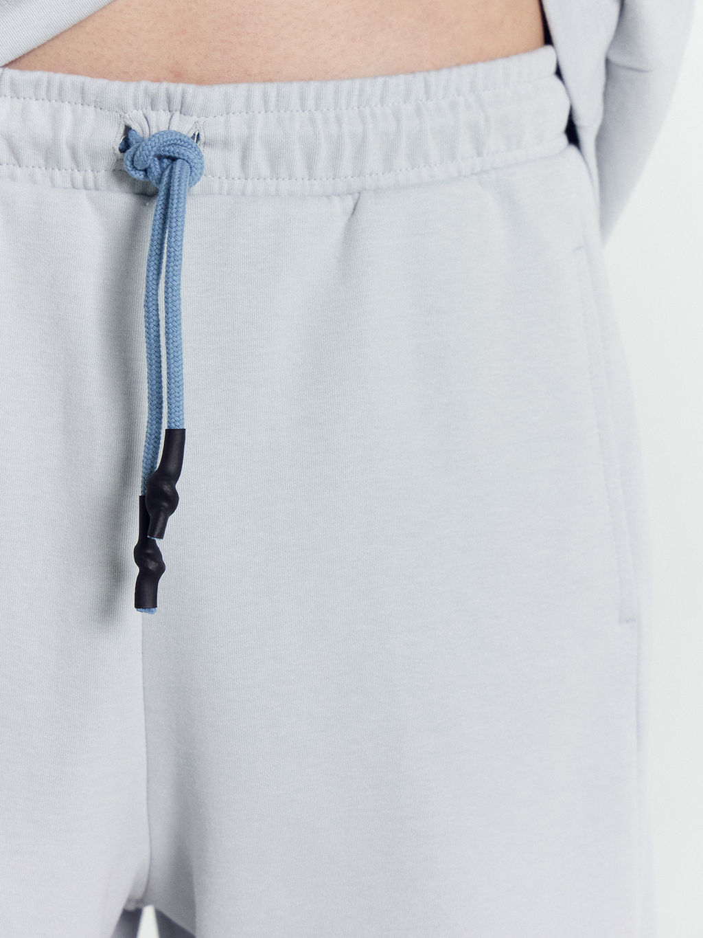 Комплект мужской (футболка, шорты) в сером цвете туман 191024 - Mark formelle фото 7