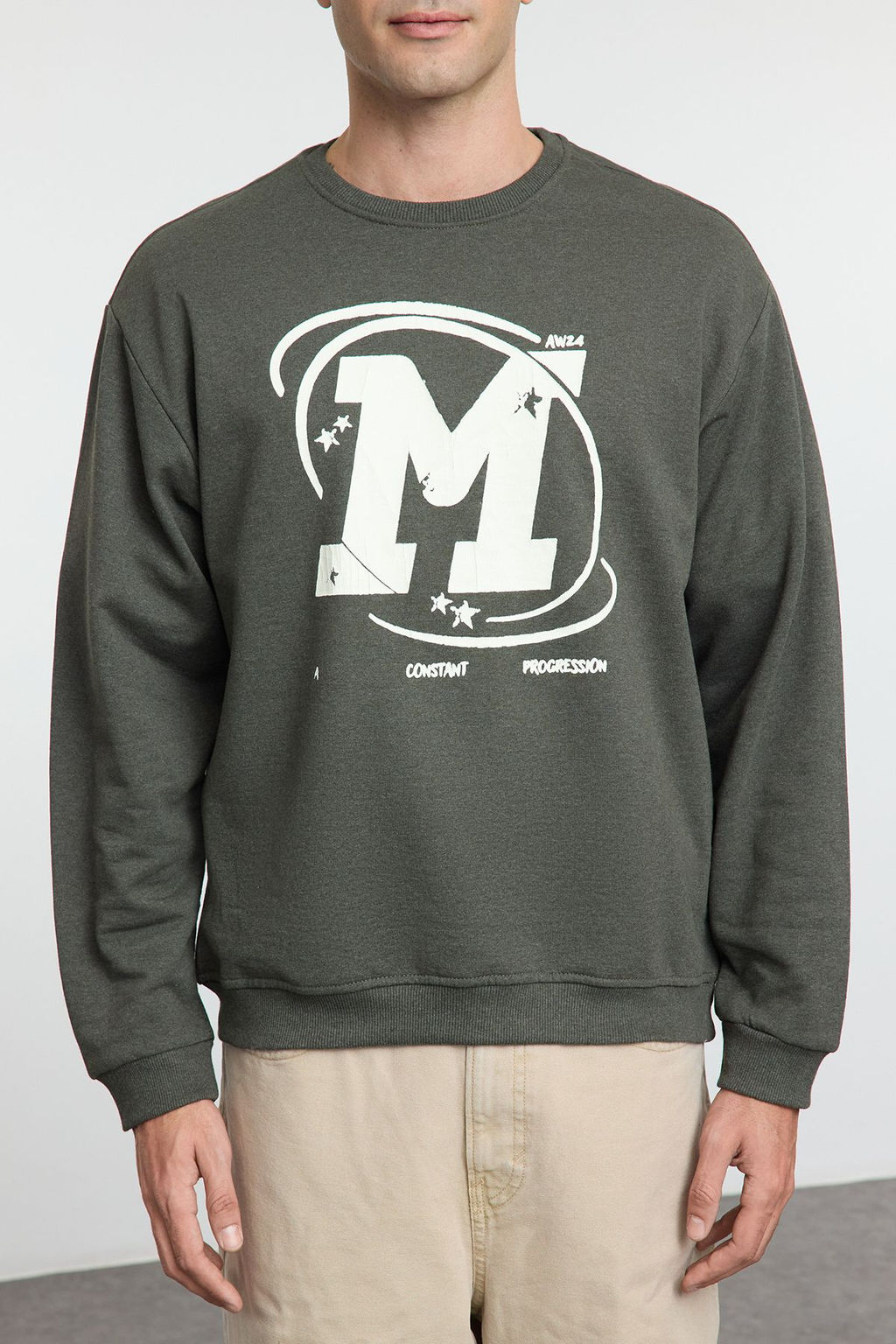 TRENDYOL MAN Haki Oversize/Genis Kesim Catlak Bask? Ici Polarl? Sweatshirt TMNAW25SW00062 - Trendyolmilla фото 4
