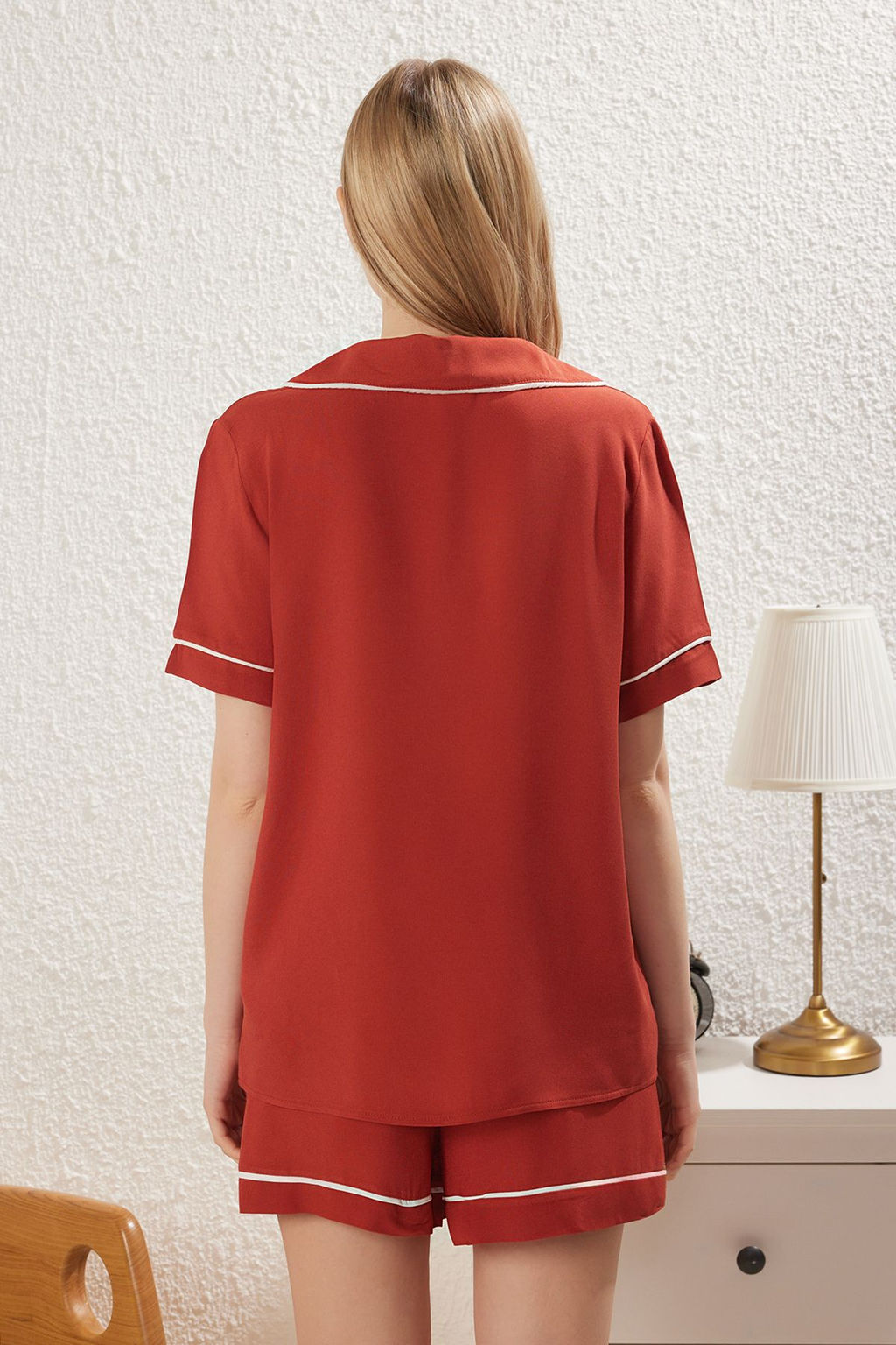 Trendyolmilla Ekru Kalp Nak?sl? Biyeli Viskon Sortlu Dokuma Pijama Tak?m? THMSS25PT00225 фото 5