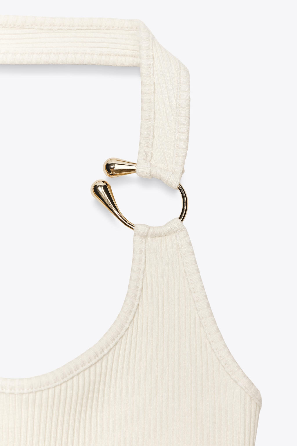 RIBBED TOP WITH METAL DETAIL