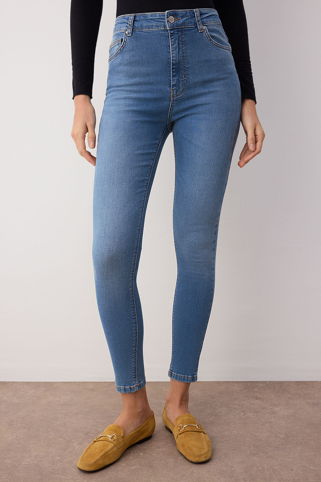 Siyah Vucudu Saran Esnek Yuksek Bel Skinny Jeans TWOSS25JE00051 - Trendyolmilla фото 17