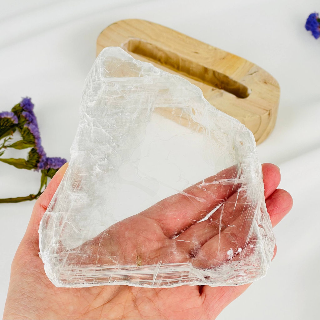 Срез Селенита на подставке - Радуга самоцветов фото 2