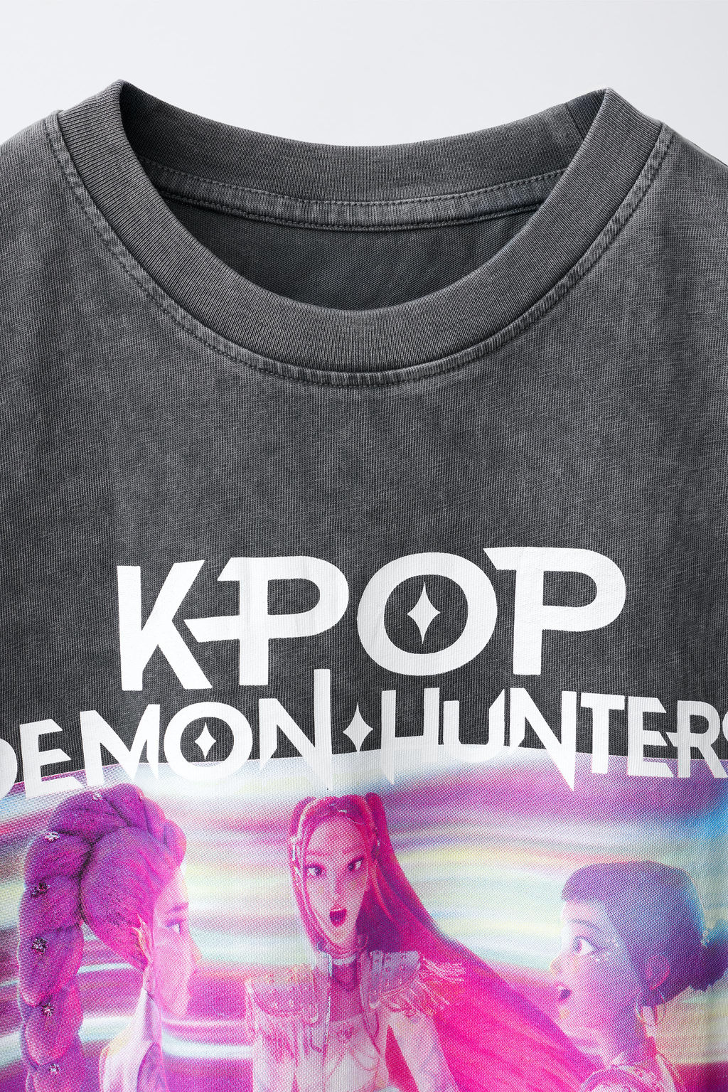 CAMISETA EFECTO LAVADO KPOP DEMON HUNTERS NETFLIX  / Gris antracita - Zara фото 3
