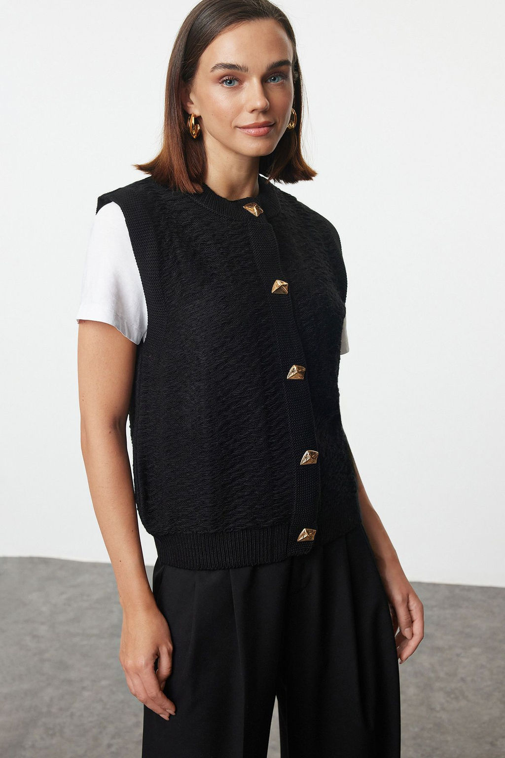 Siyah Bisiklet Yaka Fitted Yelek TWOAW25YE00028
