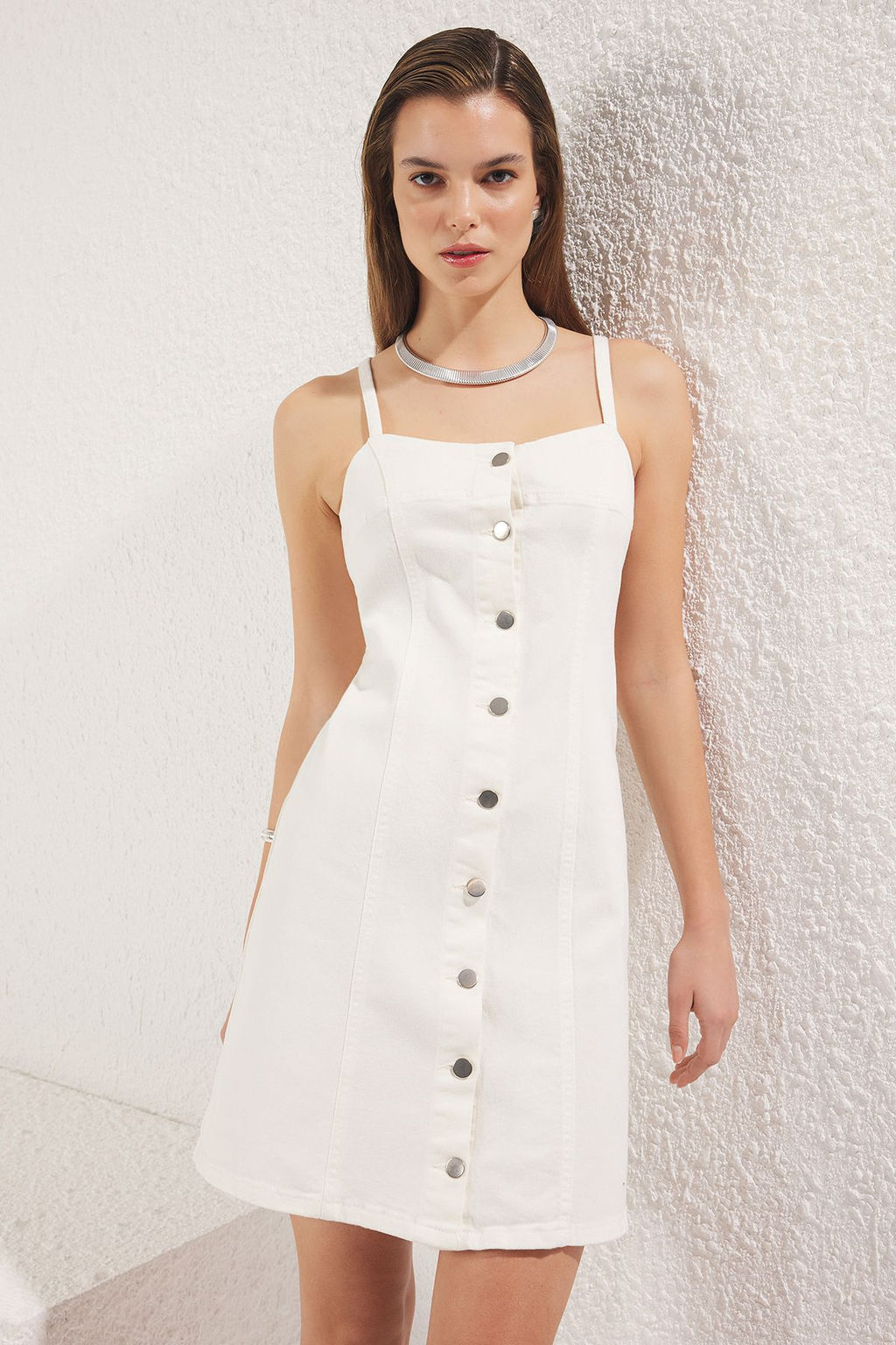 TRENDYOLMILLA Beyaz Onden Dugmeli Dikis Detayl? Mini Denim Elbise TWOSS25EL00504