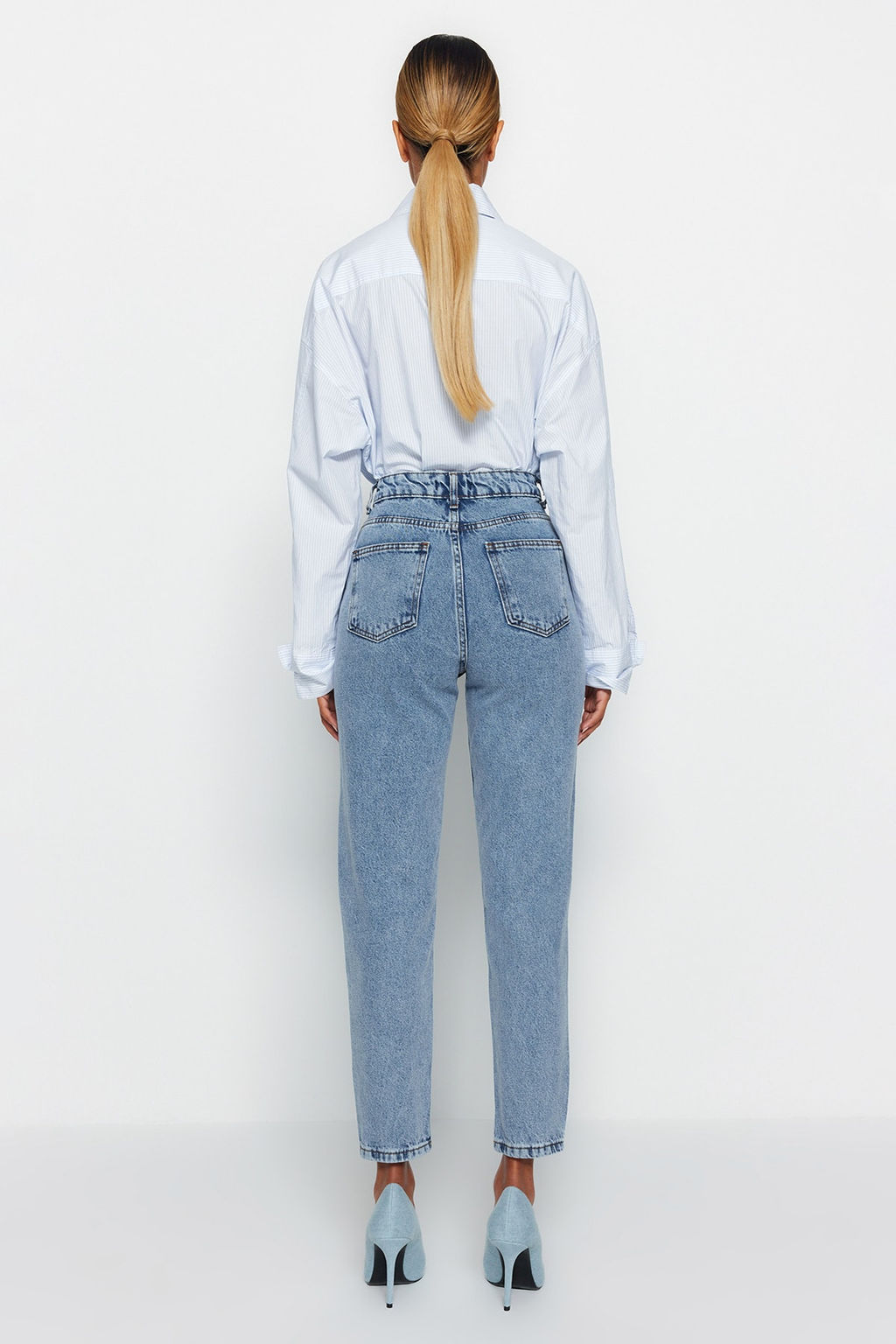 Siyah Yuksek Bel Mom Jeans TWOSS23JE00067 - Trendyolmilla фото 16