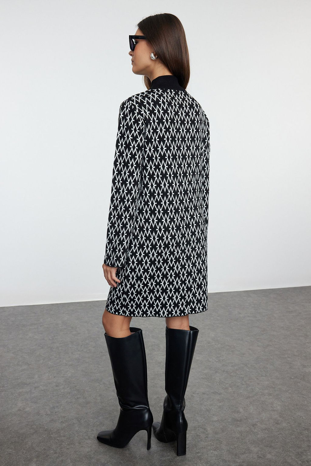 Trendyolmilla Siyah Mini Triko Geometrik Desenli Elbise TWOAW25EL00008 фото 5