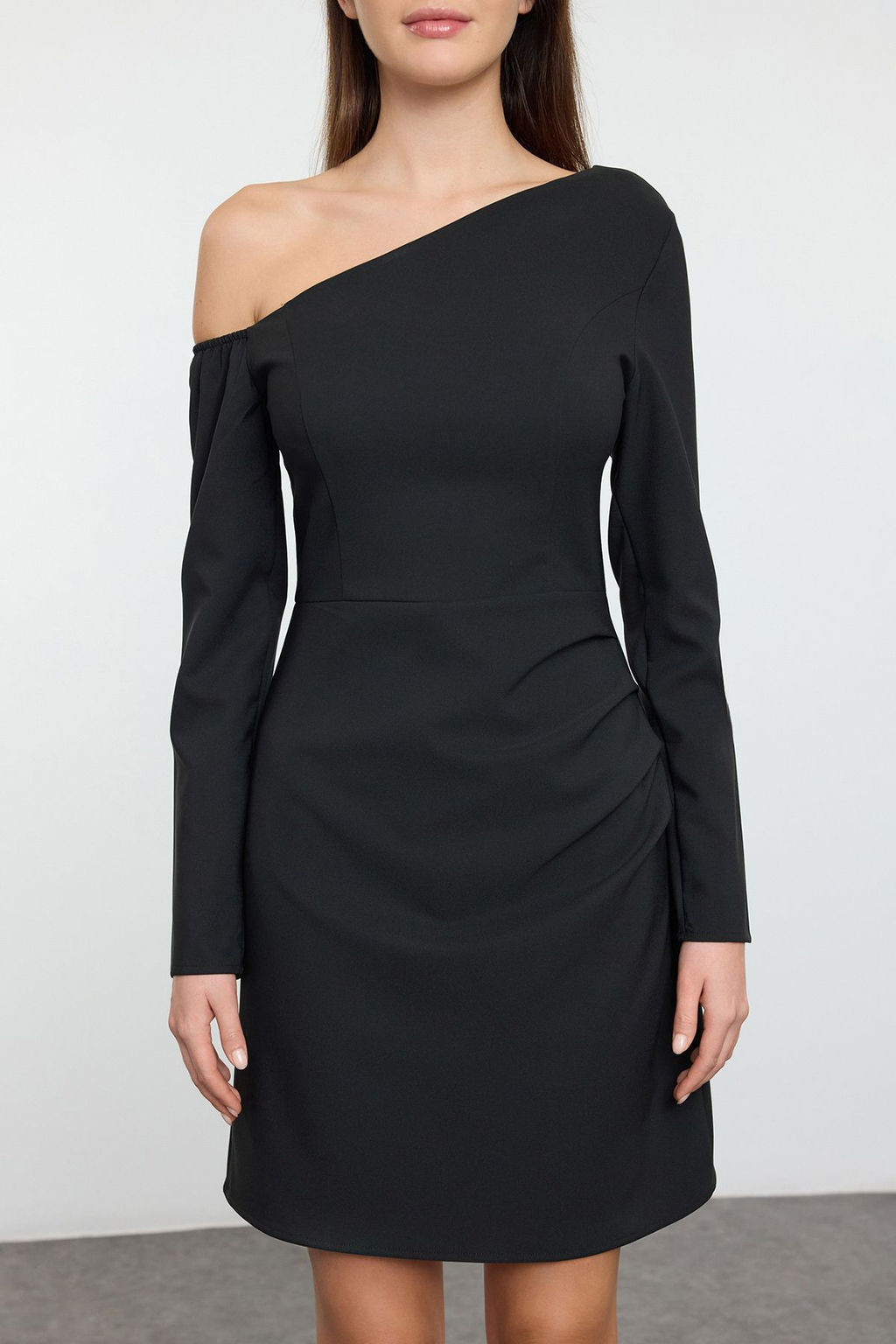 Trendyolmilla Siyah Asimetrik Yaka Mini Dokuma Elbise TWOAW25EL00567  фото 3