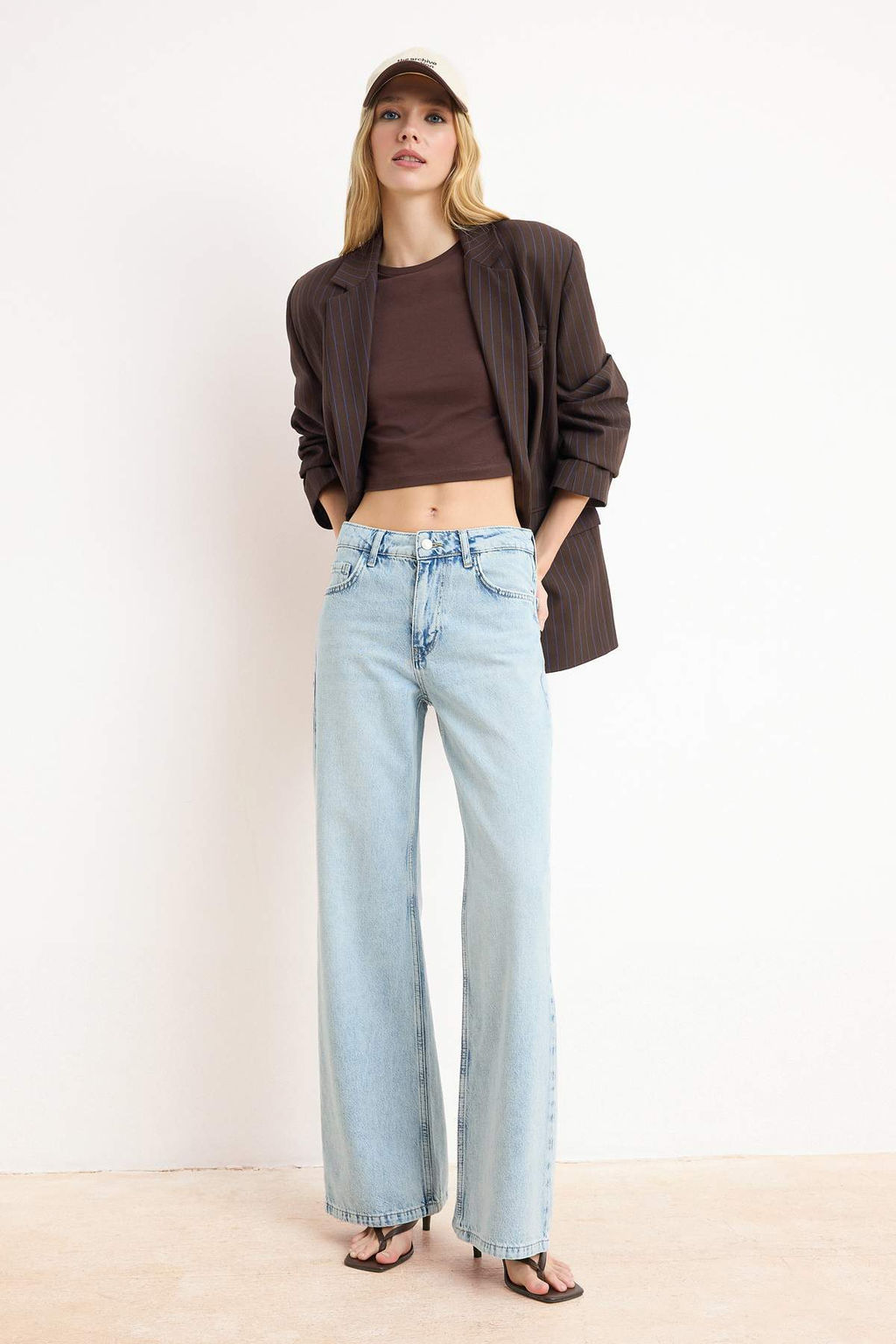 Premium Mavi Ozel Kumas Normal Bel Uzun Boy %100 Pamuk LOOSE Wide Leg Jeans TWOSS26JE00132