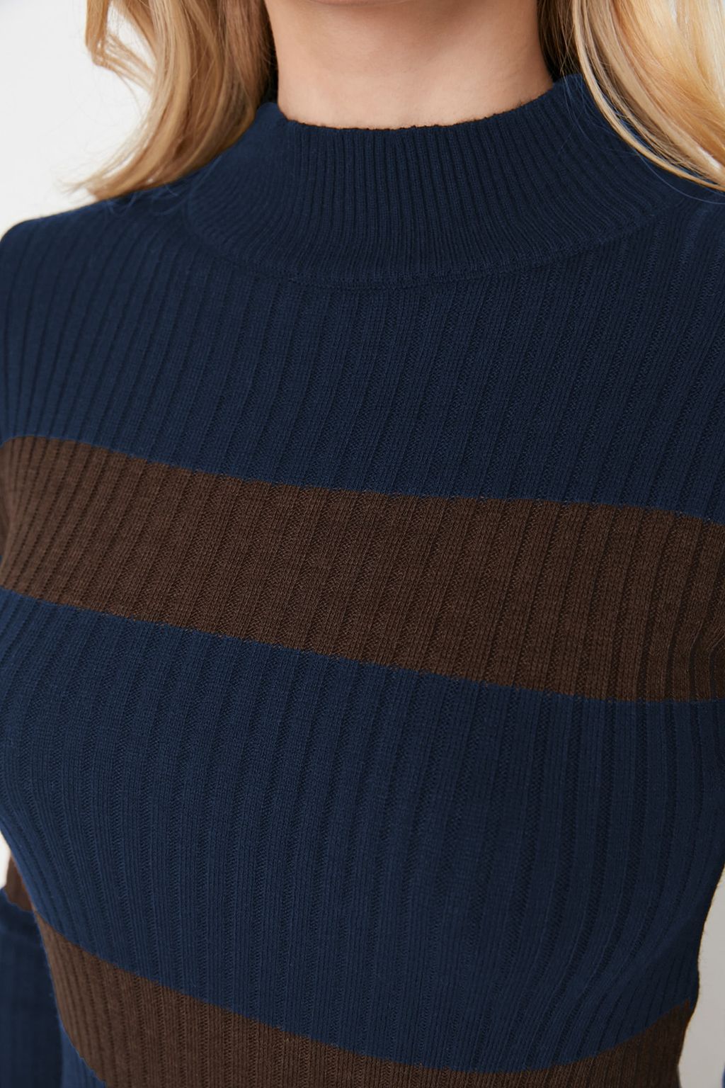 TRENDYOLMILLA Lacivert Midi Triko Cizgili Elbise TWOAW23EL00226 фото 10