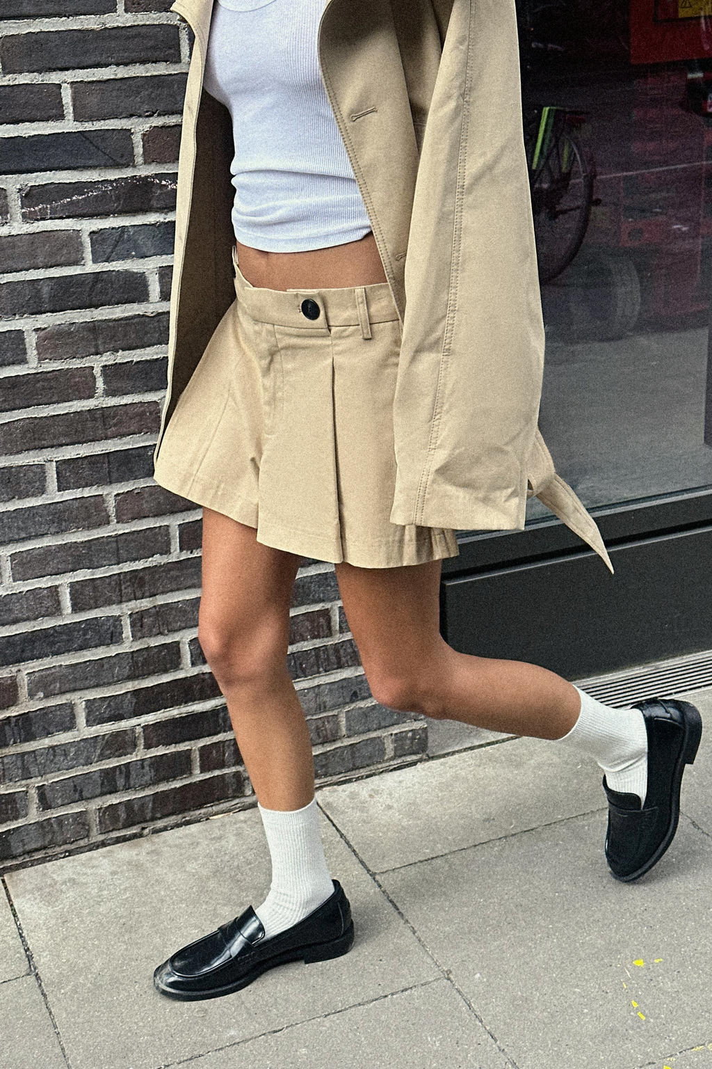 PLEATED SHORTS WITH BUTTONS - Zara фото 2