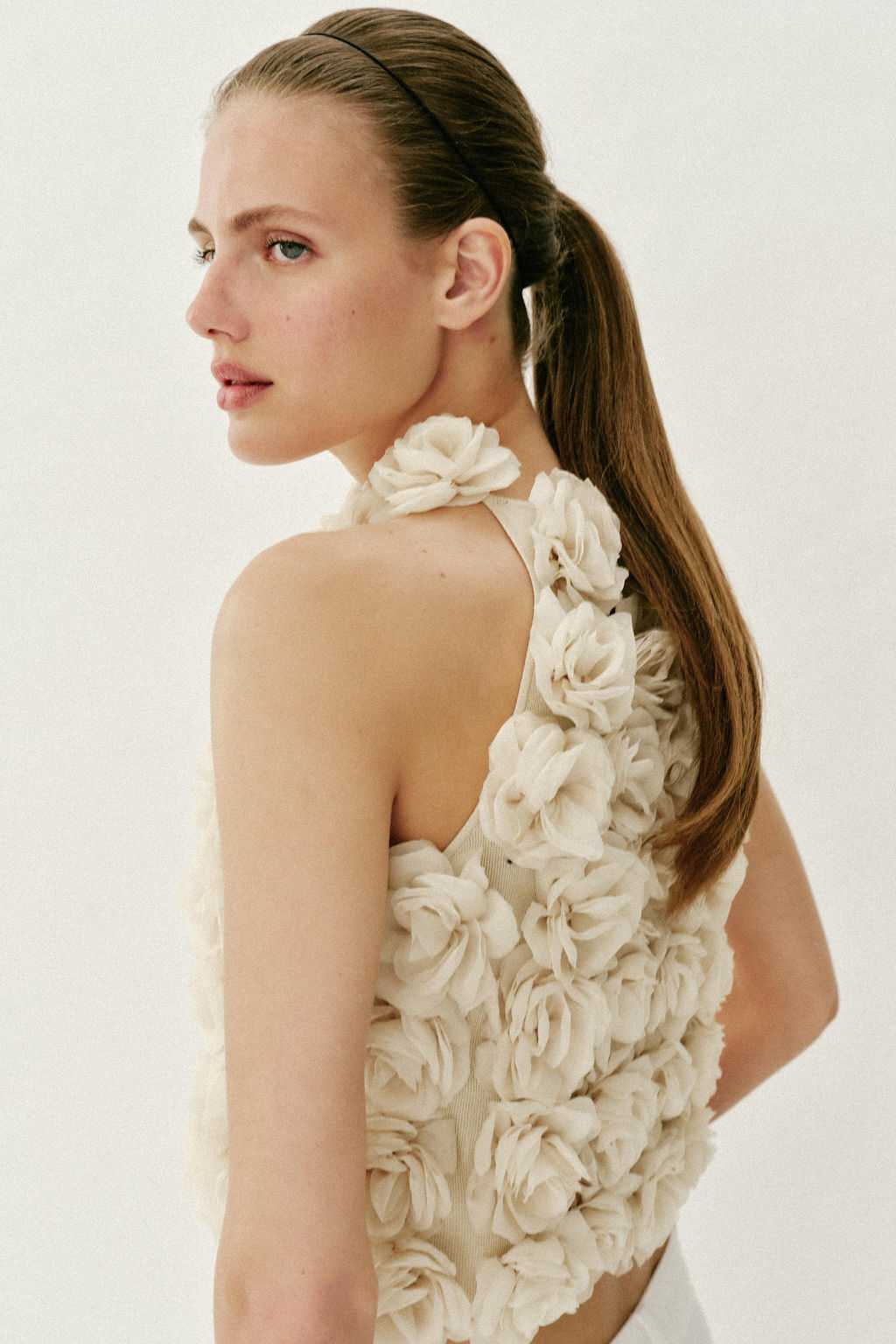 TOP HALTER PUNTO ESTRUCTURA FLORES / Beige - Zara фото 3
