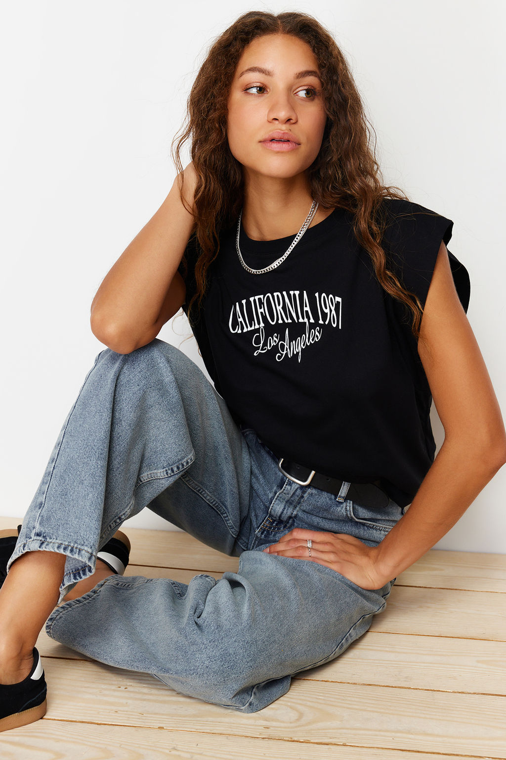 TRENDYOLMILLA Siyah %100 Pamuk Slogan Bask?l? Regular/Normal Kal?p Bisiklet Yaka Orme T-Shirt TWOSS24TS00020  фото 2
