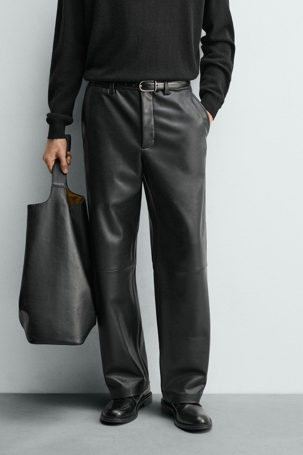 RELAXED FIT LEATHER EFFECT TROUSERS - Zara фото 21