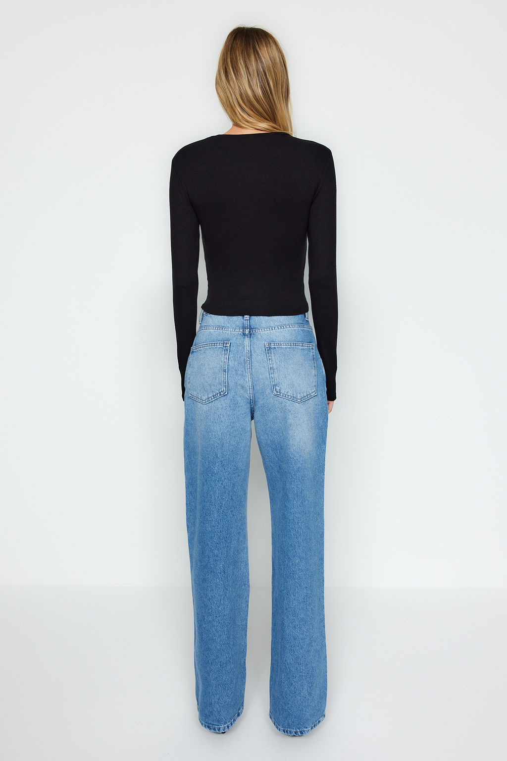 Siyah Premium Yumusak Kumasl? Viskon Bisiklet Yaka Crop Esnek Orme Bluz TWOAW24BZ00116