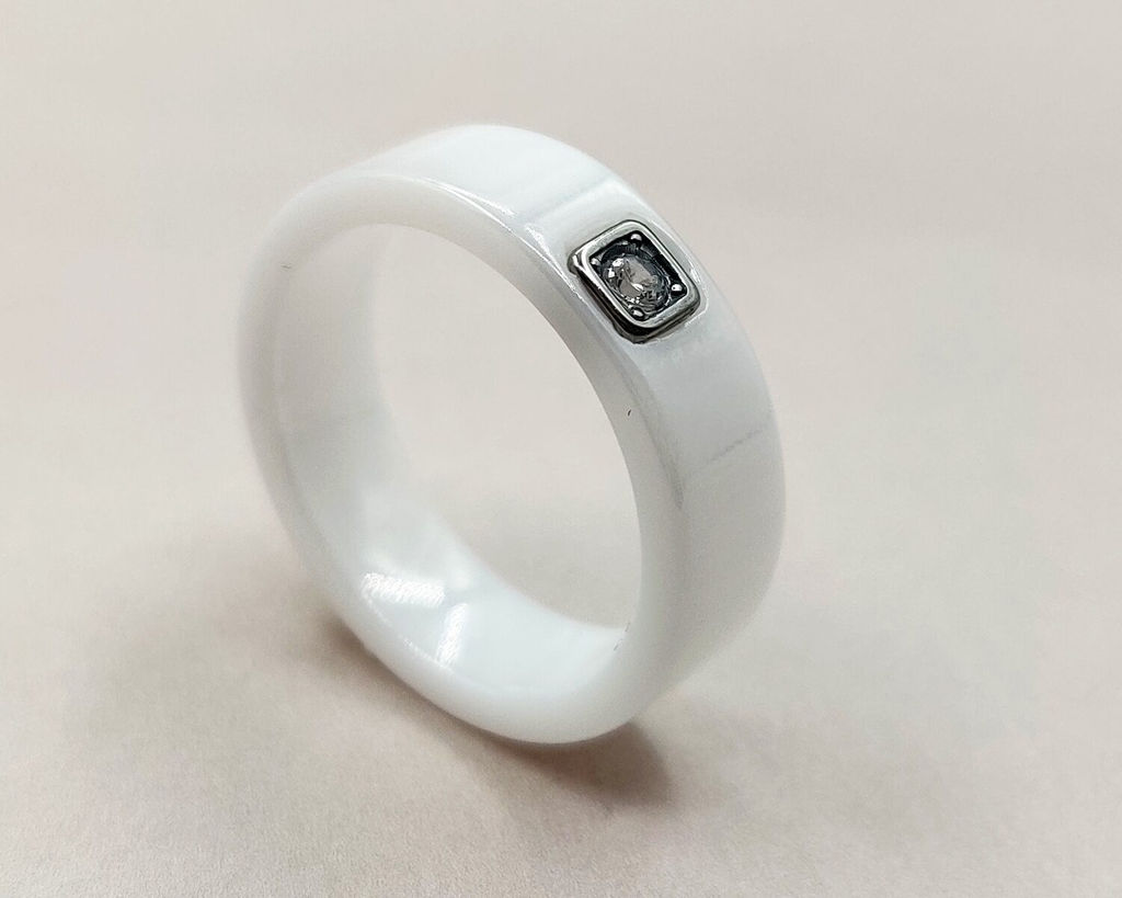 Кольцо с керамикой