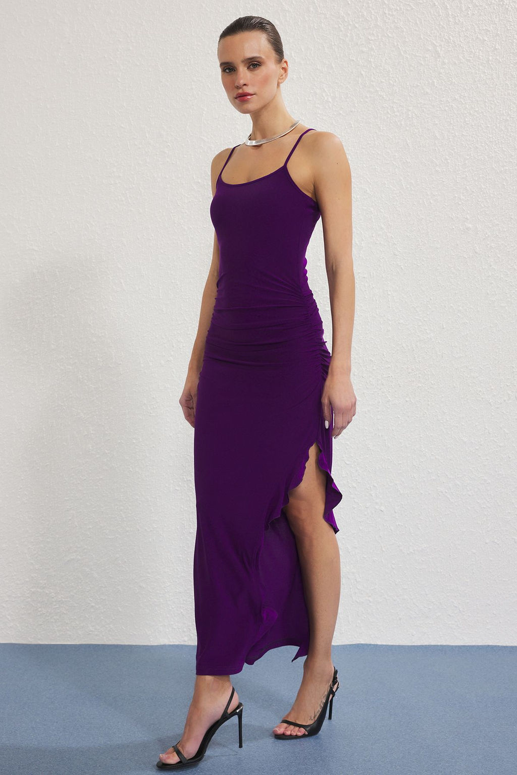 Trendyolmilla Siyah Ask?l? Vucuda Oturan F?rf?rl? Y?rtmacl? Esnek Maxi Orme Elbise TWOSS25EL00782  фото 5