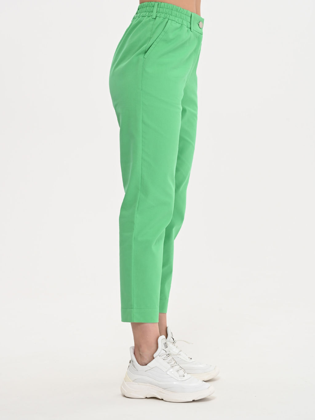 Легкие и комфортные летние брючки из хлопка с добавлением лайкры.