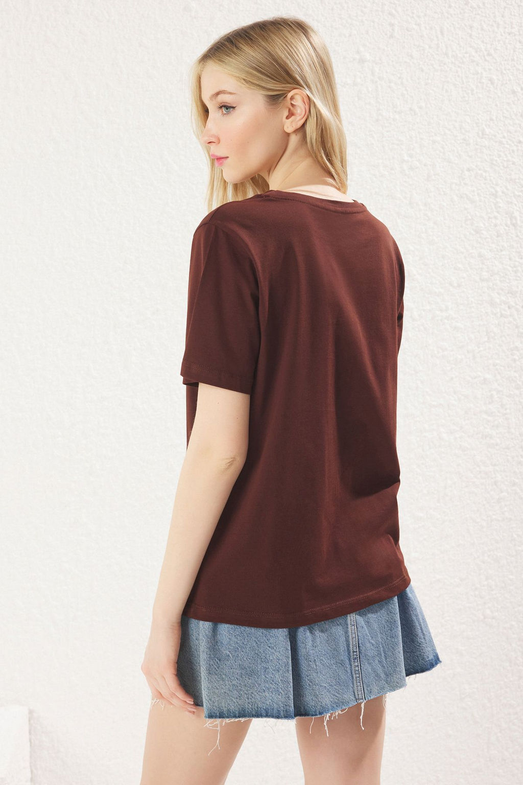 Kahverengi %100 Pamuk Regular/Normal Kal?p Ay?c?k Nak?sl? Orme T-Shirt TWOSS25TS00088