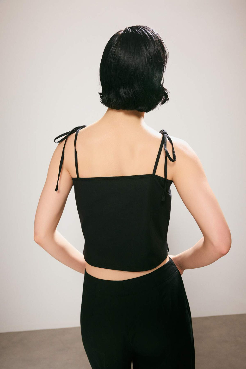 Trendyol Studio Siyah Nak?sl? Gabardin Ince Ask?l? Bluz TWOSS26BZ00571 - Trendyolmilla фото 4