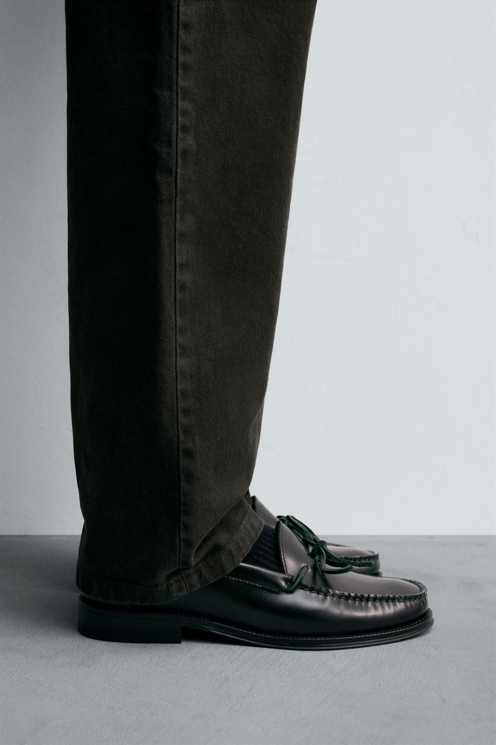 LEATHER BOW LOAFERS