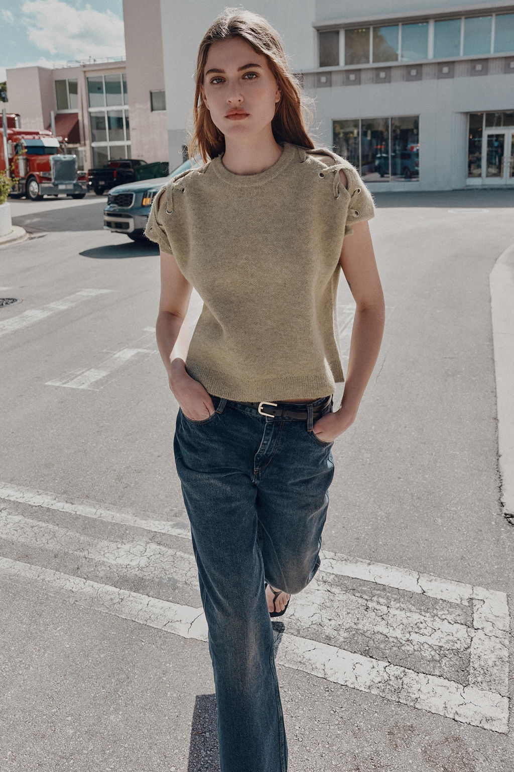 JUMPER WITH SHOULDER DETAIL - Zara фото 12