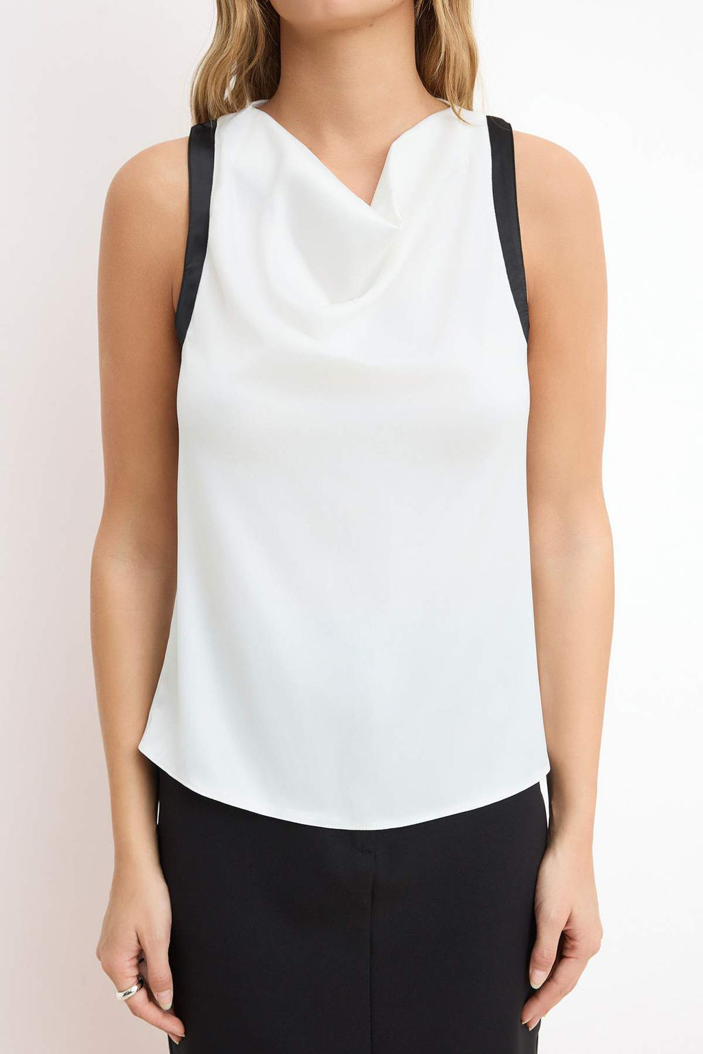 Beyaz Degaje Yaka Saten S?k Dokuma Bluz TWOSS26BZ00409 - Trendyolmilla фото 3