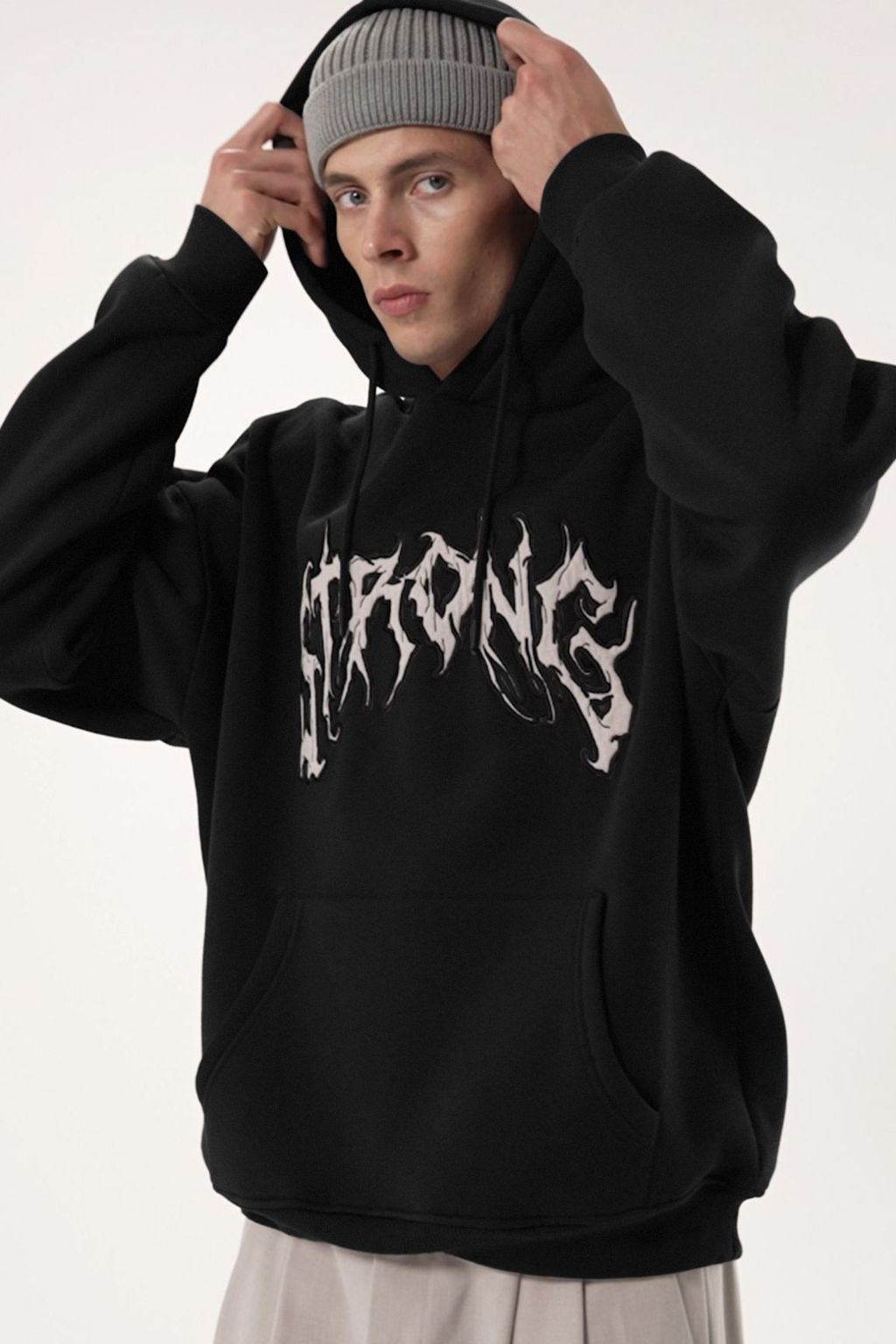 TRENDYOL MAN Antrasit Oversize/Genis Kesim Ici Polar/S?cak Tutan Kapusonlu Sweatshirt TMNAW24SW00029