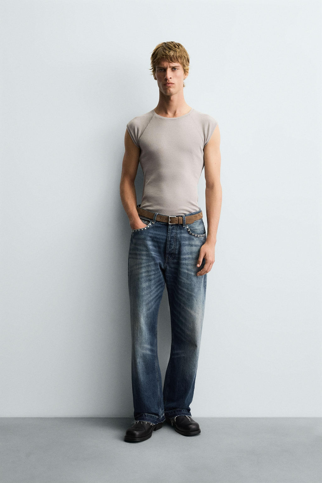 STUDDED LOOSE FIT JEANS