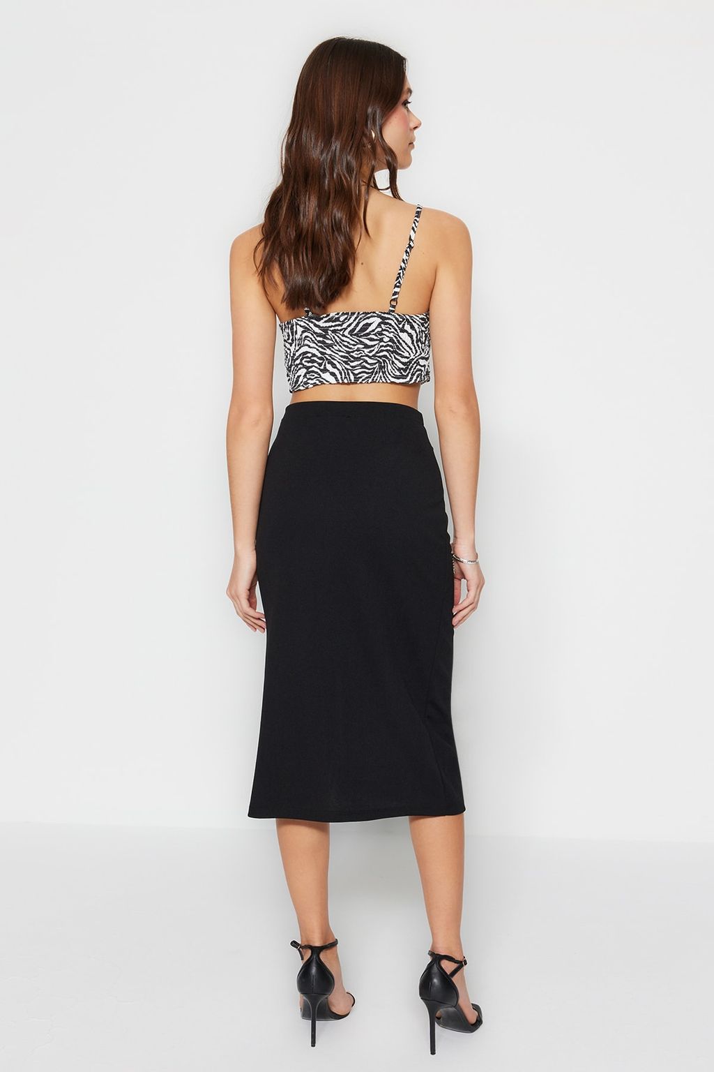 TRENDYOLMILLA Siyah Yuksek Bel Drape ve Y?rtmac Detayl? Krep Kumas Midi Orme Etek TWOSS23ET00316  фото 5