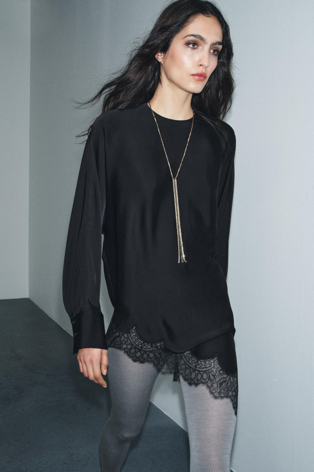 ZW COLLECTION LIMITED EDITION ASYMMETRIC LACE BLOUSE - Zara фото 4