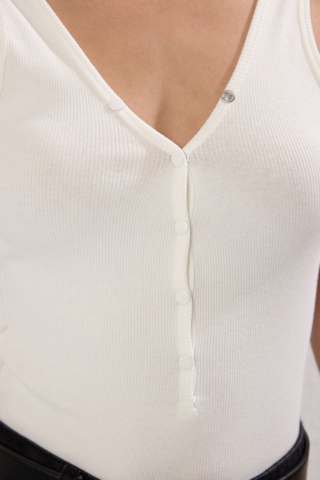 TRENDYOLMILLA Siyah Fitted/Vucuda Oturan V Yaka Fitilli Esnek C?tc?tl? Orme Body TWOSS24BD00032  фото 3