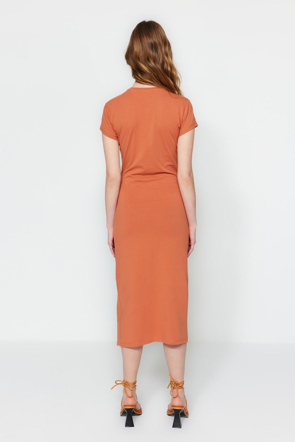 Tarc?n Fitted/Vucuda Oturan Buzgu ve Y?rtmac Detayl? Midi Pamuklu Esnek Orme Elbise TWOSS23EL00777