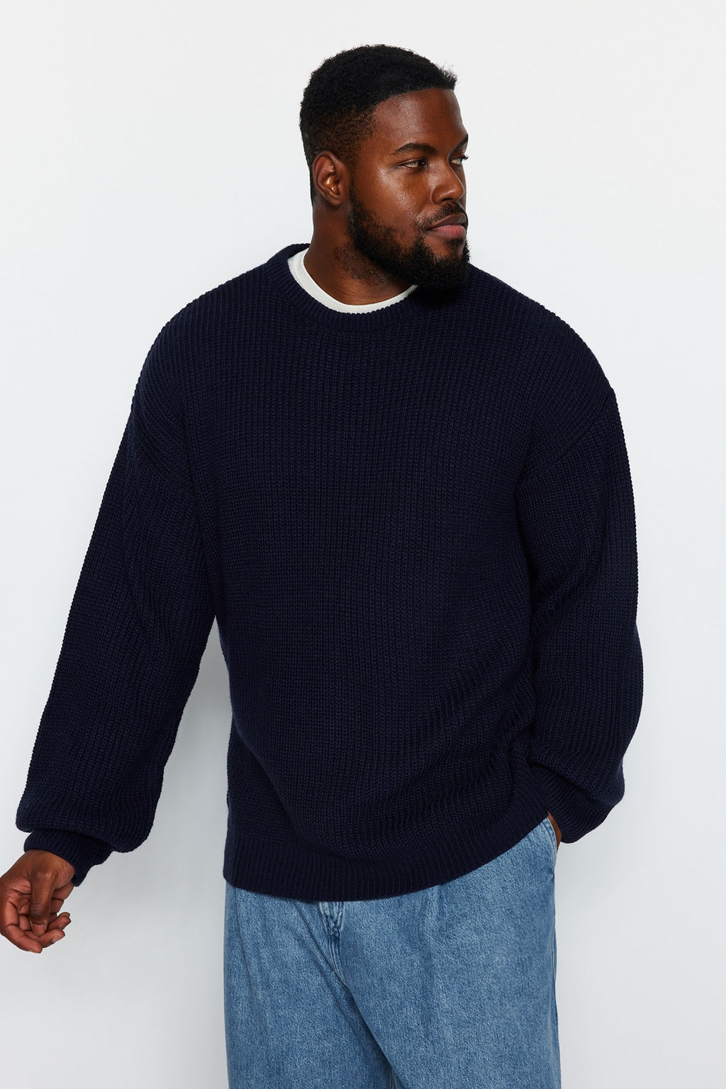 TRENDYOL MAN Lacivert Buyuk Beden Oversize Fit Genis Kal?p Bisiklet Yaka Basic Triko Kazak TMNAW24AN00001