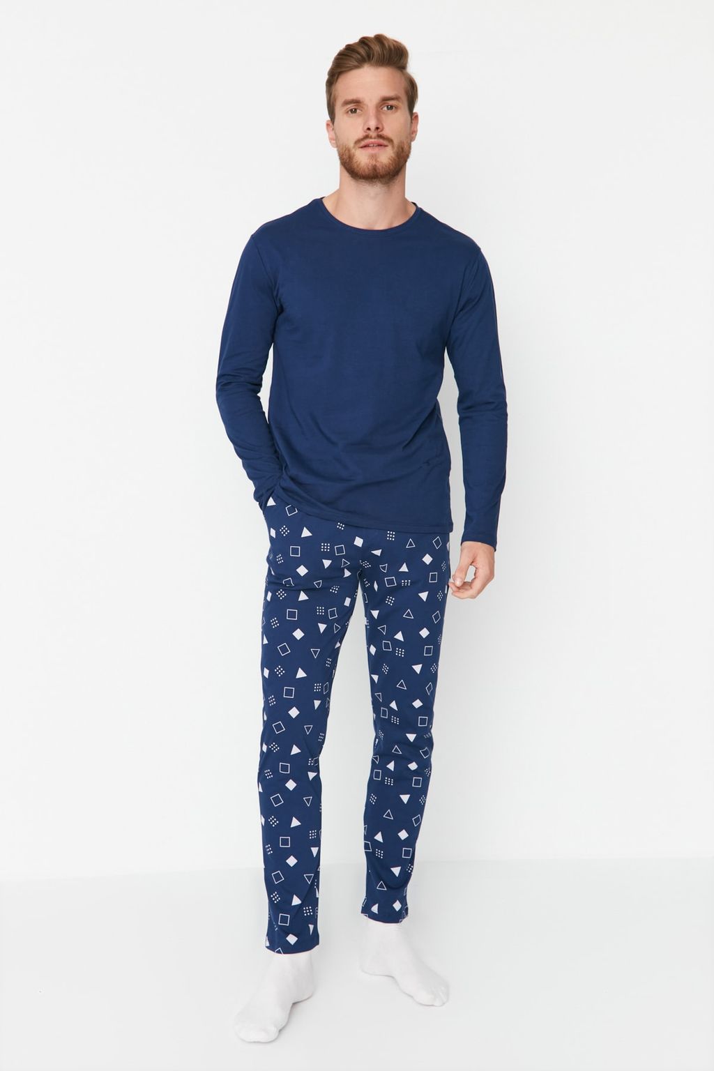 TRENDYOL MAN Lacivert %100 Pamuk Regular Fit Bask?l? Orme %100 Pamuk Pijama Tak?m? TMNAW23PT00029