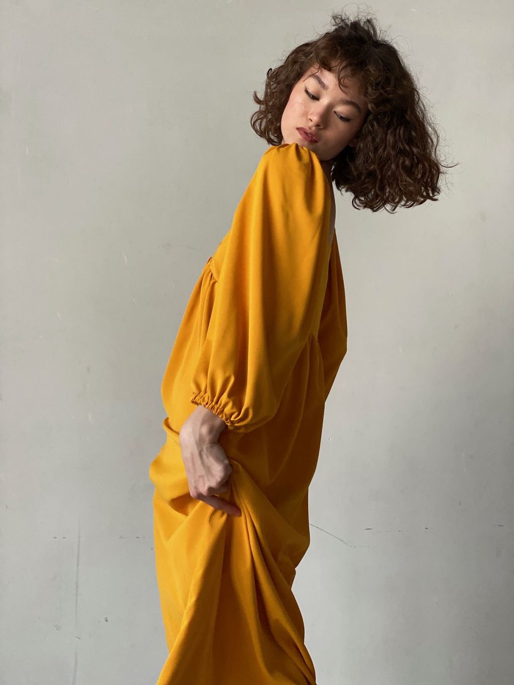 Платье-миди с пышными рукавами в цвете манго - Martichelli фото 8