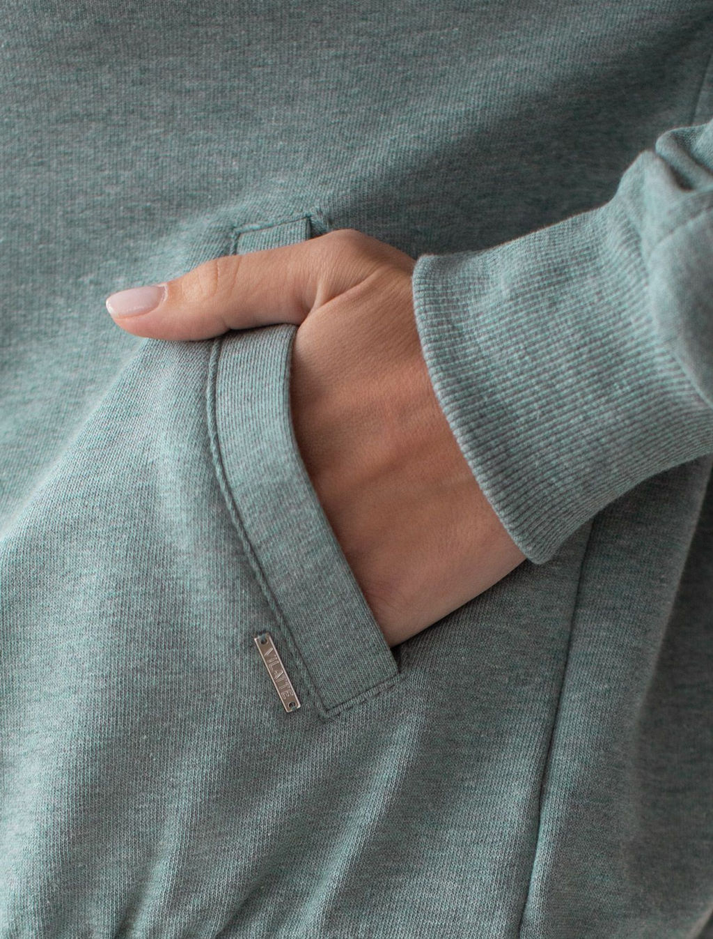 Бомбер Vilatte D49.141 из хлопка с эластаном оливковый фото 3