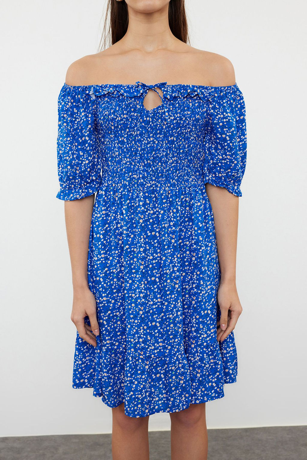 Mavi Cicekli Desenli Skater Etekli Carmen Yaka Viskon Dokuma Elbise TWOSS24EL01033