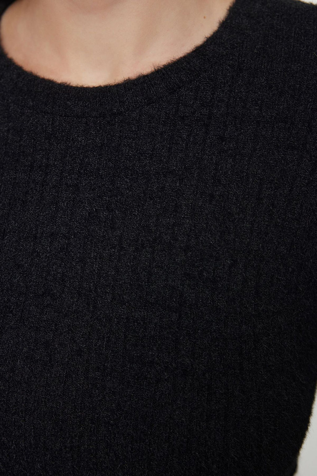 TRENDYOLMILLA Siyah Basic Tuylu Triko Kazak TWOAW25KZ00198