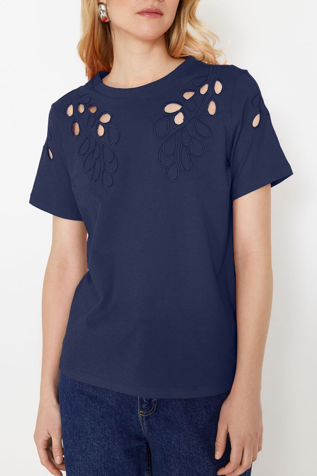 TRENDYOLMILLA Siyah Brode Nak?sl? Basic/Regular Kal?p Orme T-Shirt TWOSS24TS00069  фото 4