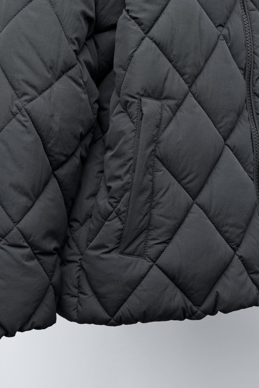DETACHABLE HOODIE PUFFER JACKET