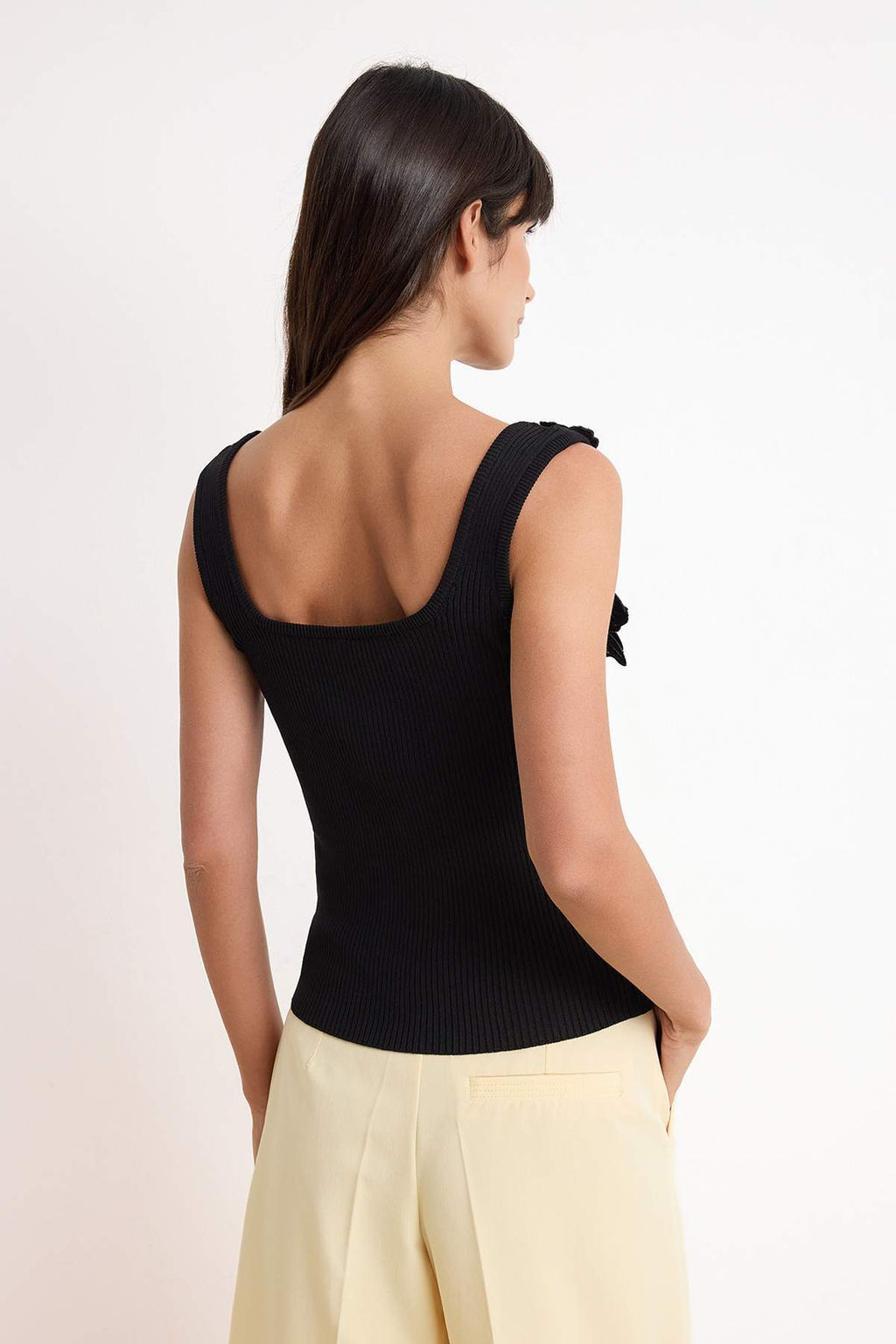 Siyah Kare Yaka Cicek Detayl? Fitted Triko Ince Bluz TWOSS26BZ00287 - Trendyolmilla фото 4