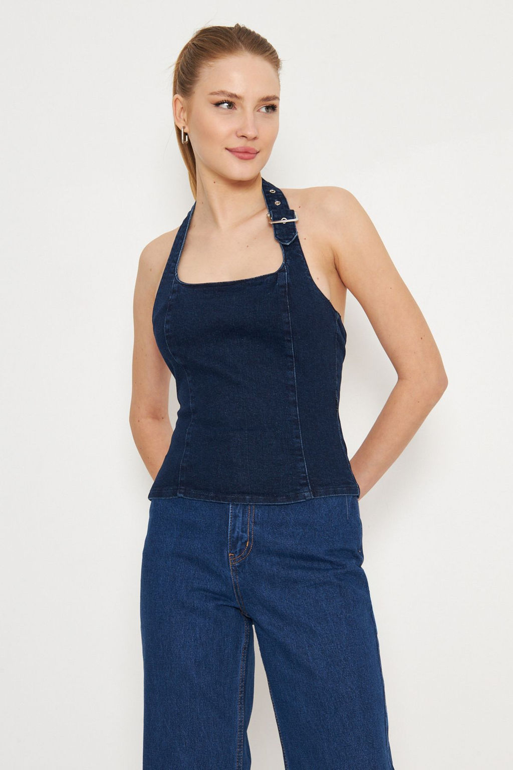 Trendyolmilla Koyu Mavi Kemer Toka Detayl? Halter Yaka Denim Bluz TWOSS25BZ00065 фото 3