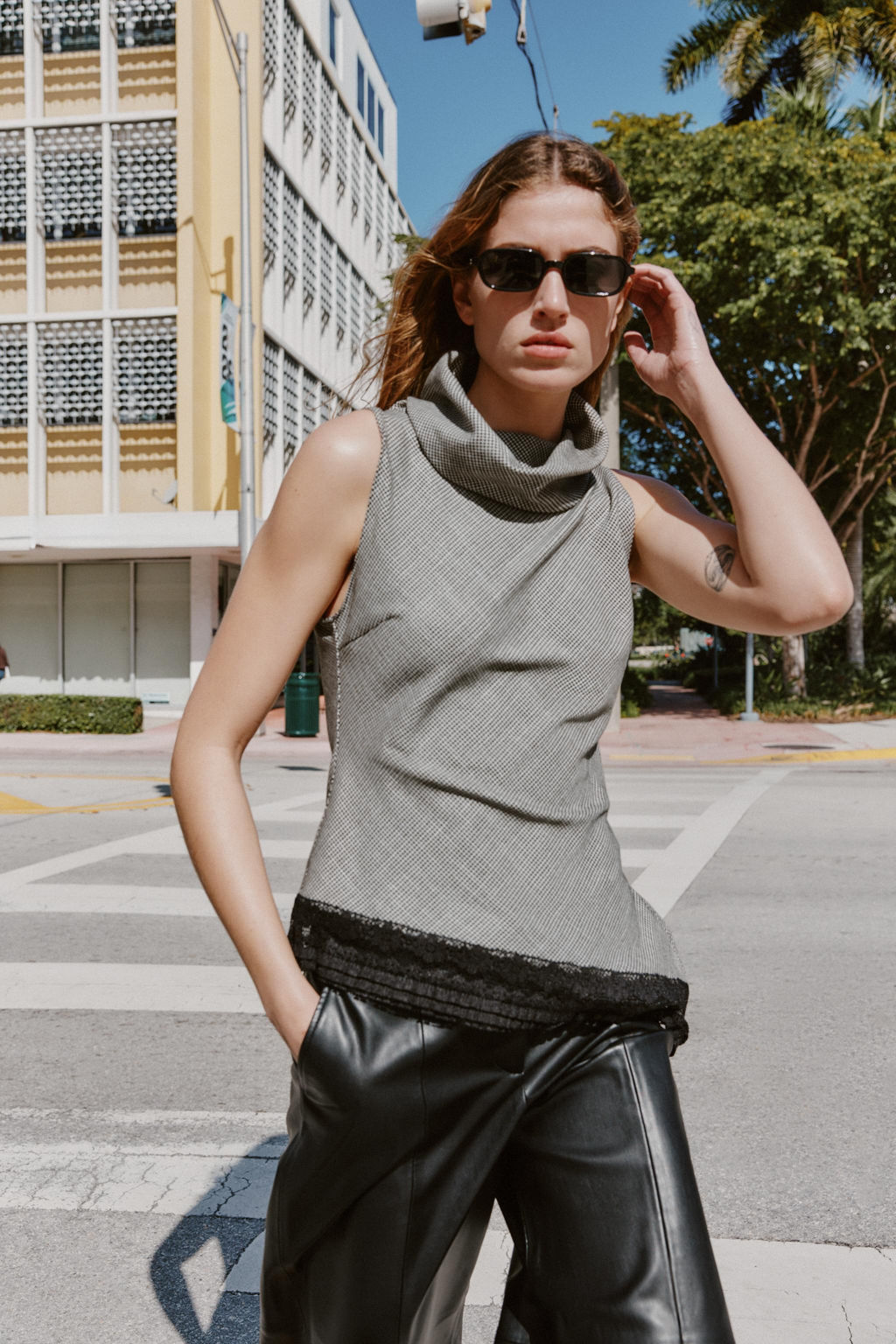 ASYMMETRIC HOUNDSTOOTH HEM LACE TOP - Zara фото 2