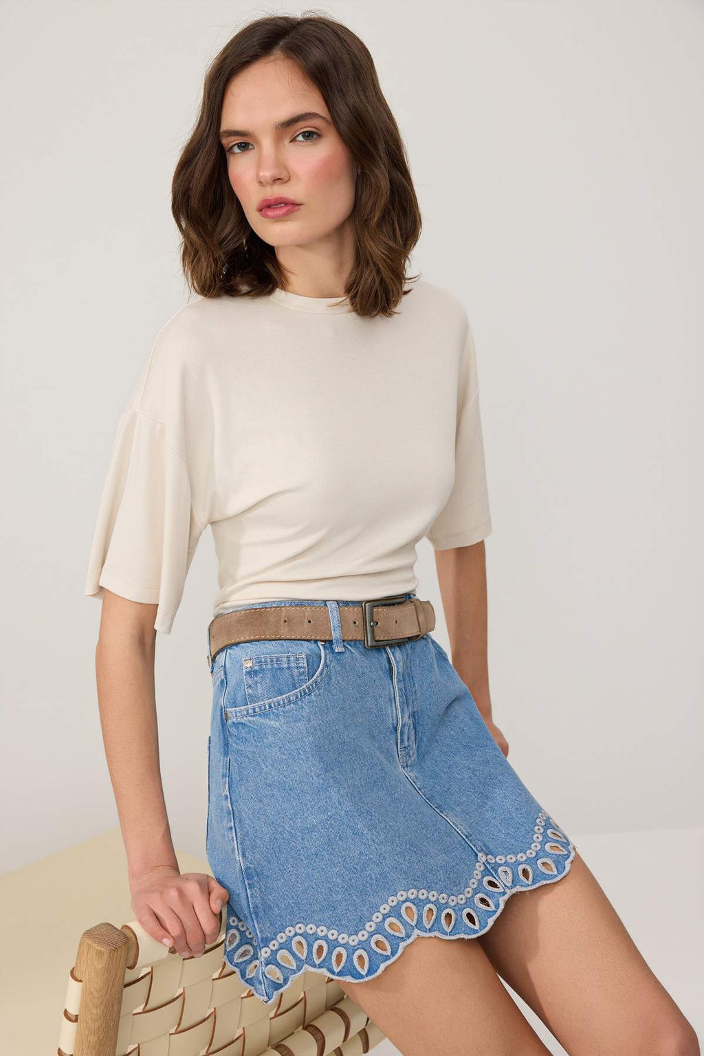 Mavi Brode Detayl? Mini Denim Etek TWOSS26ET00159 - Trendyolmilla фото 2