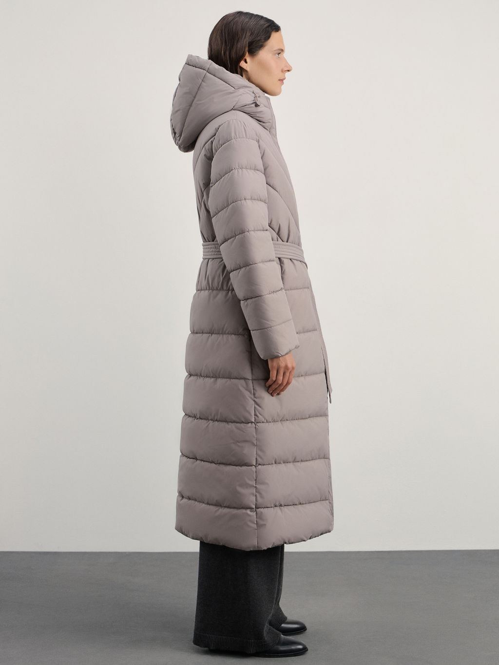 Стеганое пальто с капюшоном на поясе / Zarina  фото 3