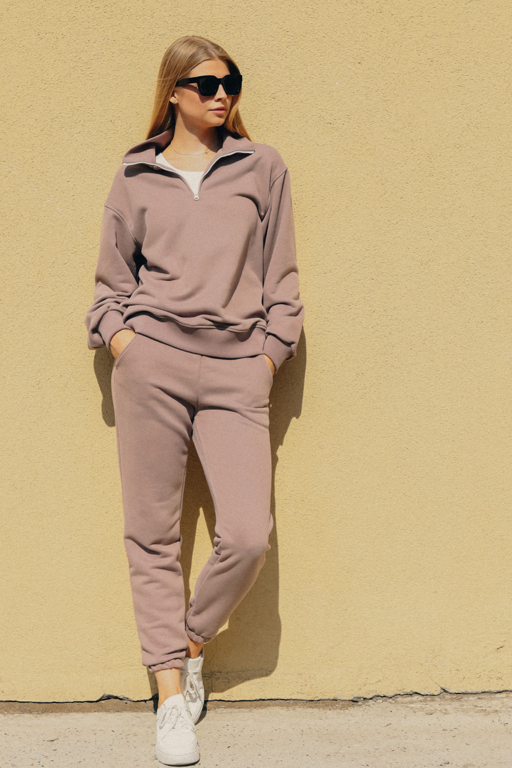 Свитшот с замком овер женский, тауп - Inzibe фото 4