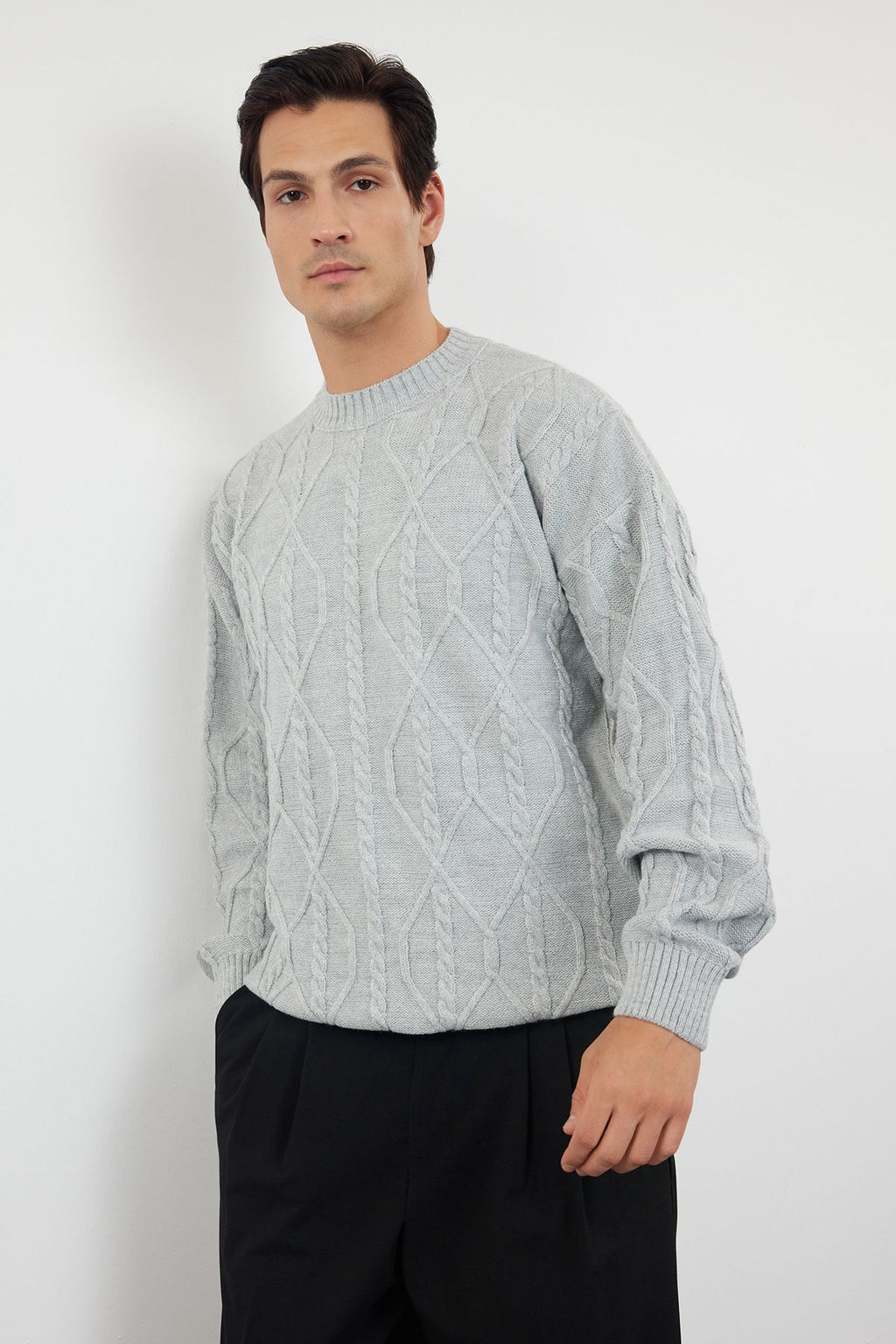 TRENDYOL MAN Ekru Unisex Oversize Fit Genis Kal?p Sac Orgu Bisiklet Yaka Yumusak Triko Kazak TMNAW24KZ00003 - Trendyolmilla фото 3