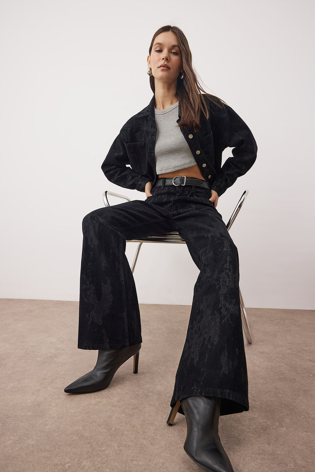 Siyah Siyah Suet Gorunumlu Flok Bask?l? Yuksek Bel Wide Leg Jeans Yuksek Bel Jeans TWOAW26JE00309 - Trendyolmilla фото 2