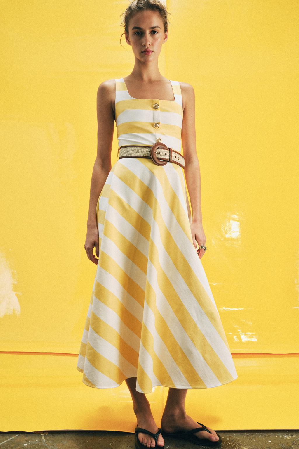 VESTIDO MIDI RAYAS CINTUR?N / Estampado